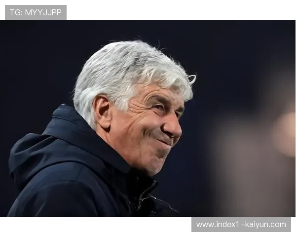 加斯佩里尼整体协防注重默契，但压上过猛易暴露身后空当风险